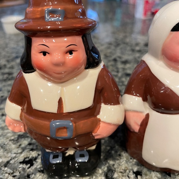 Salt and Pepper Pilgrims - Picture 2 of 5